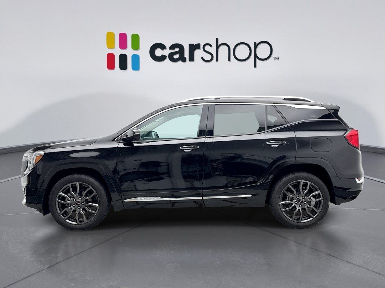 Used 2023 GMC Terrain Denali w/ Black Diamond Edition AWD/4WD image 2