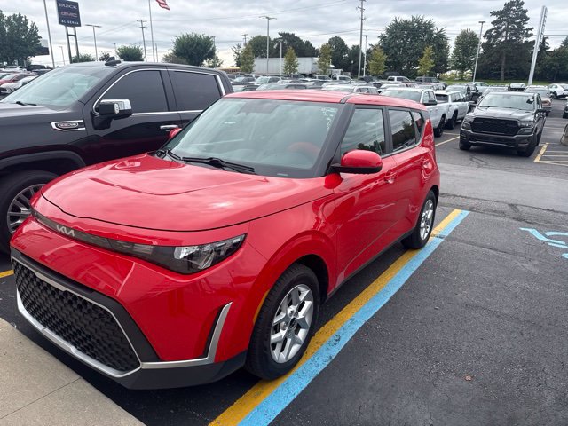 Certified 2023 Kia Soul S FWD image 1