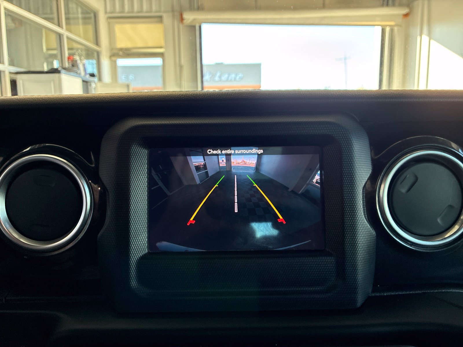 Used 2020 Jeep Wrangler Unlimited Sahara AWD/4WD image 27