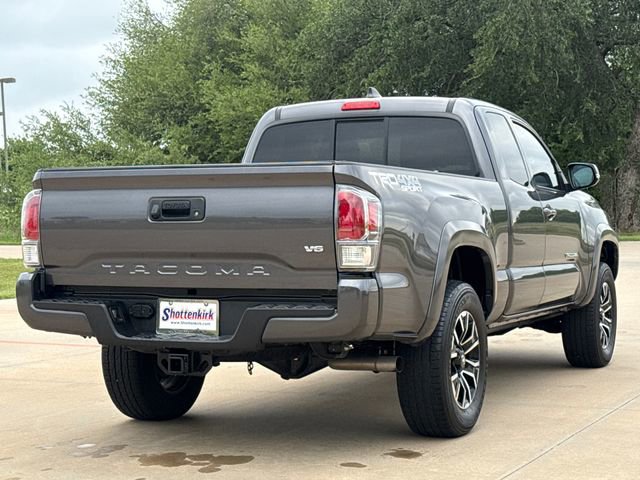 Used 2022 Toyota Tacoma TRD Sport w/ TRD Premium Sport Package AWD/4WD image 8