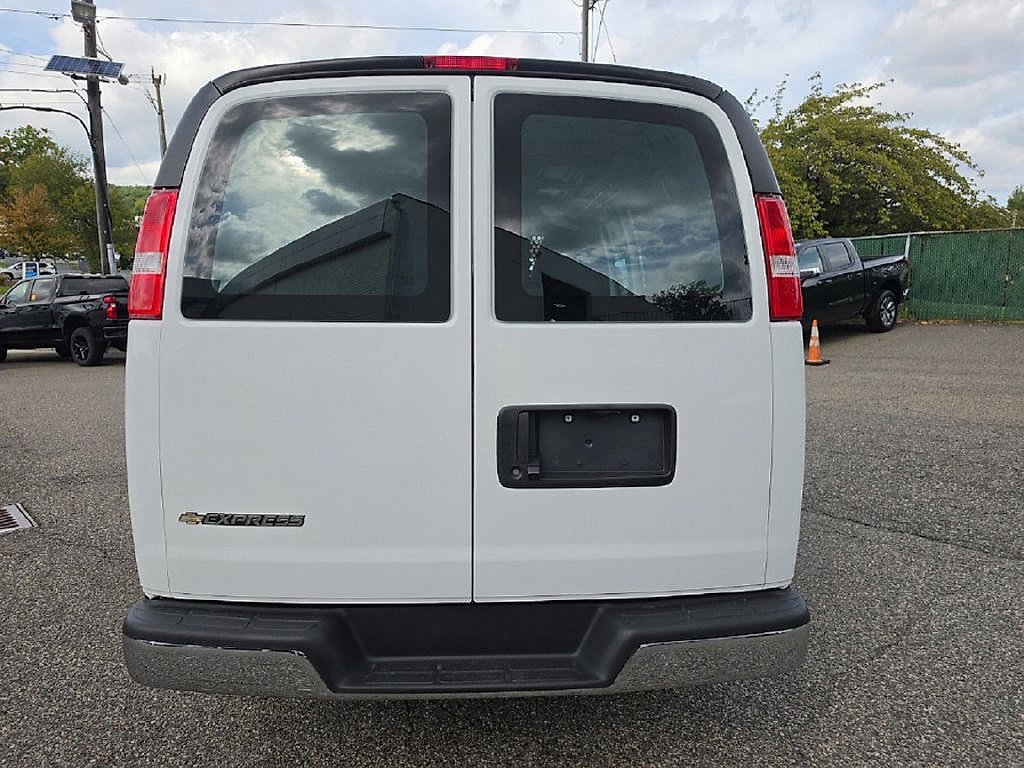 Used 2025 Chevrolet Express 2500 w/ Driver Convenience Package RWD image 8