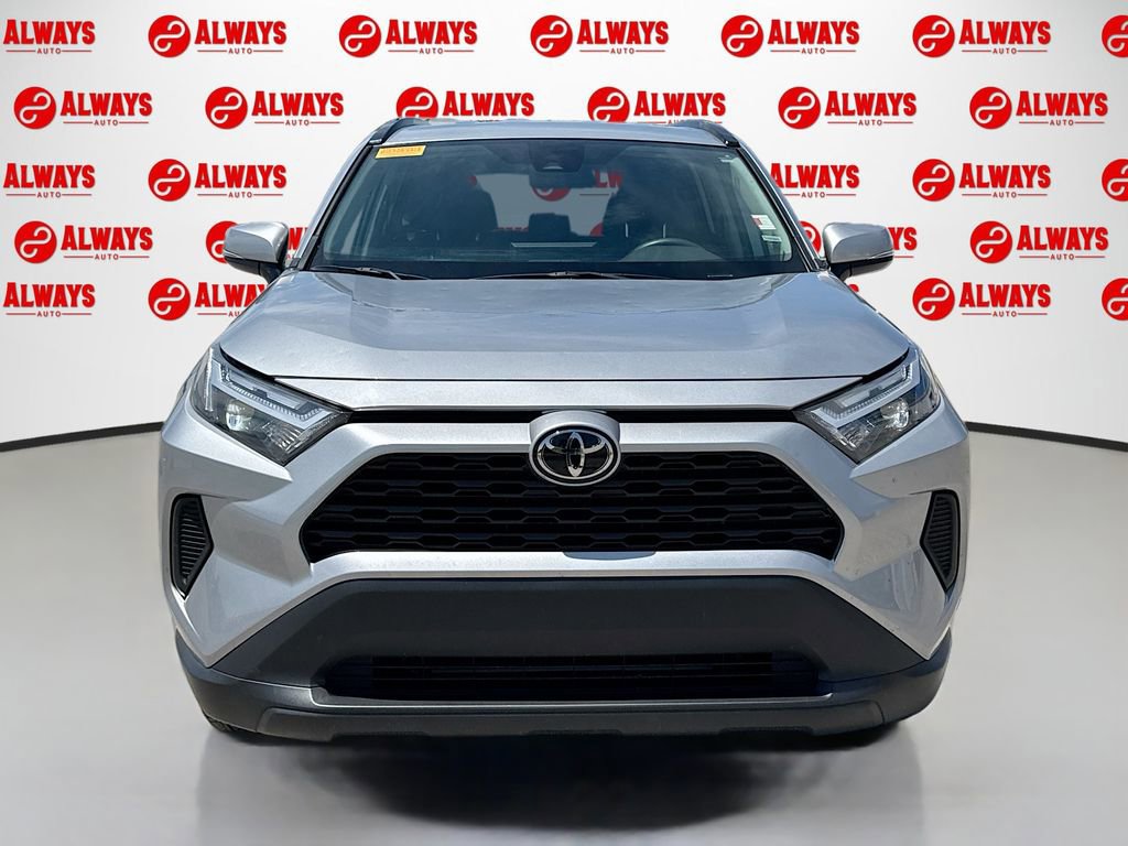 Used 2025 Toyota RAV4 XLE AWD/4WD image 2