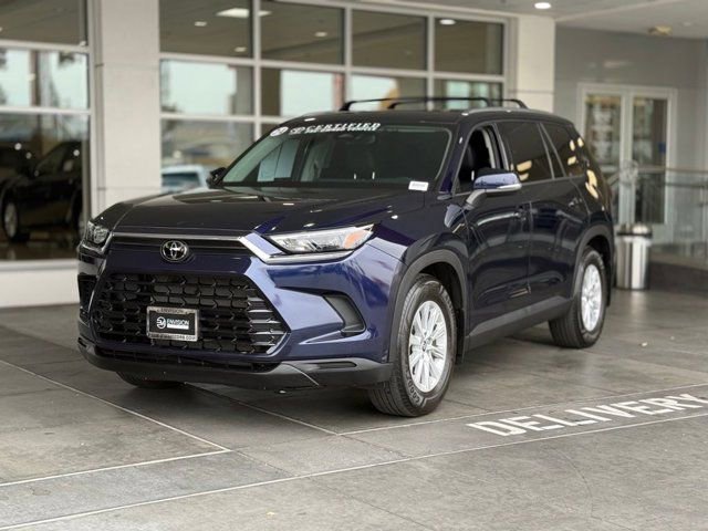 Certified 2024 Toyota Grand Highlander XLE image 2