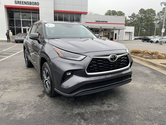Certified 2024 Toyota Highlander XLE image 2