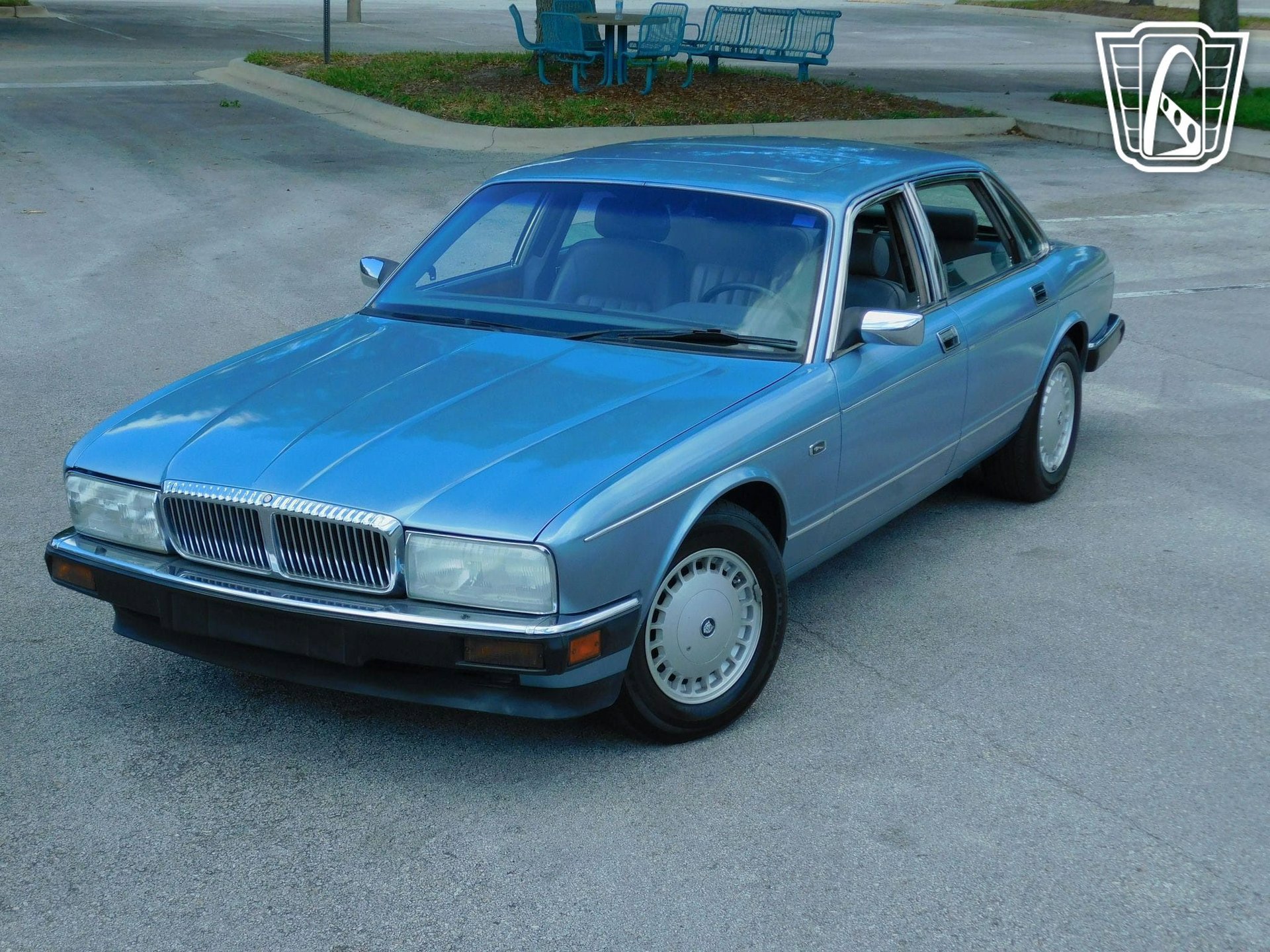 Used 1991 Jaguar XJ Vanden Plas image 4