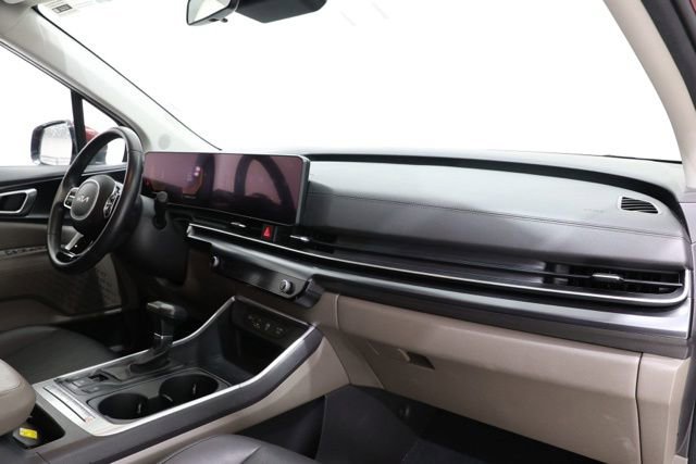 Used 2025 Kia Carnival FWD image 17