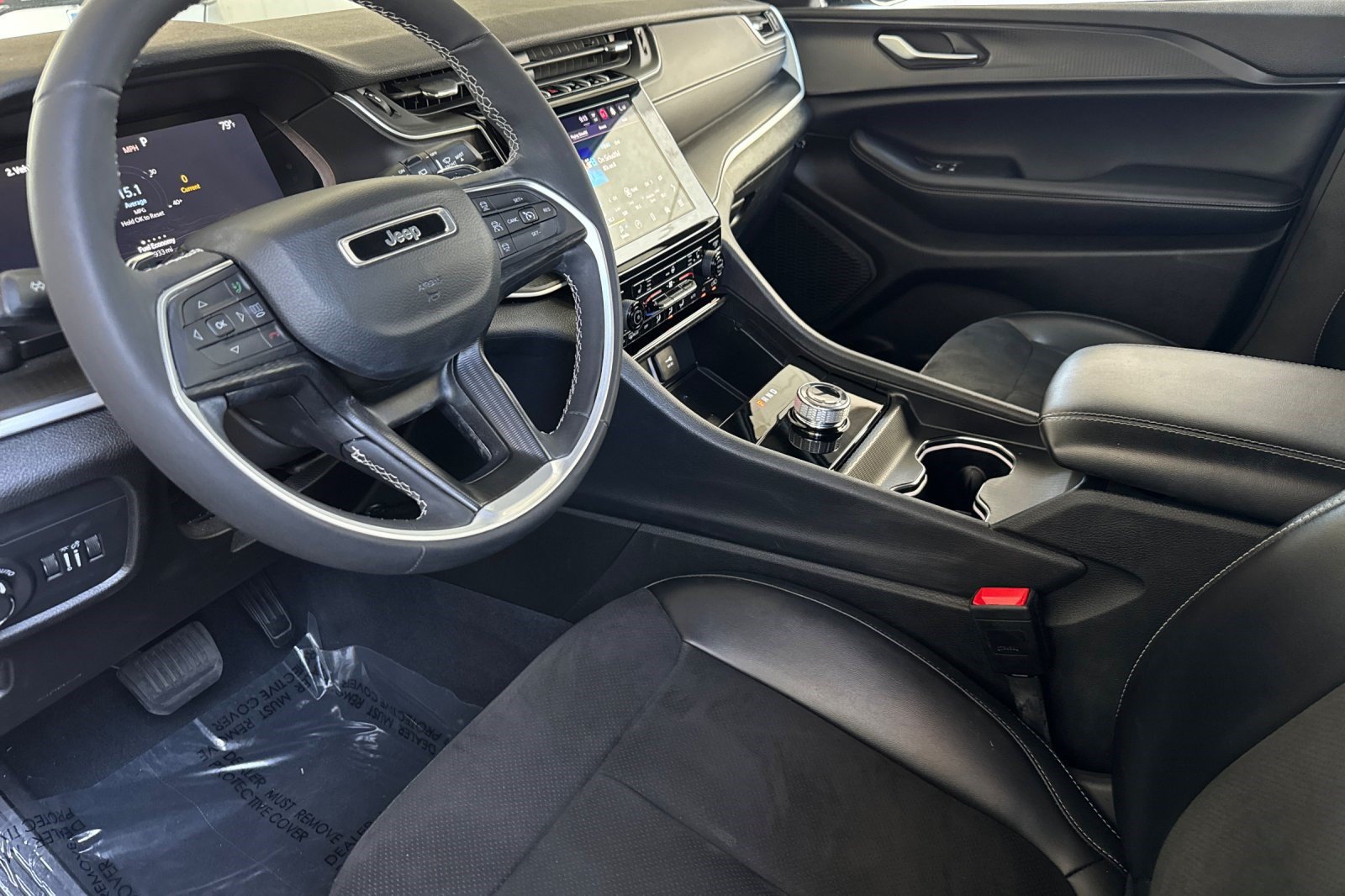 Used 2023 Jeep Grand Cherokee Altitude AWD/4WD image 4