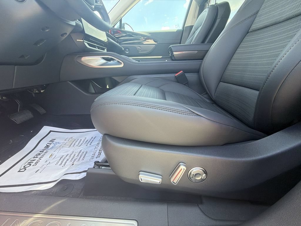 New 2026 Lincoln Nautilus Reserve w/ Jet Appearance Package AWD/4WD image 12