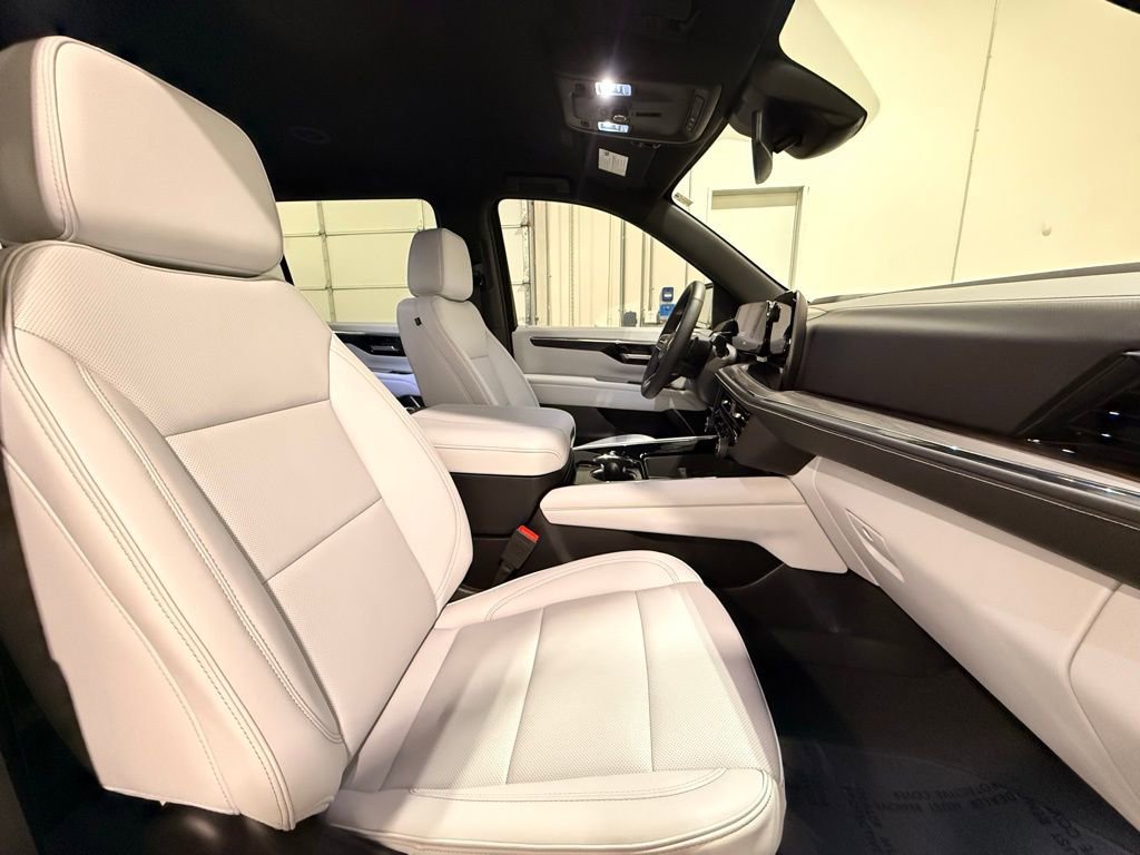 Used 2025 Chevrolet Suburban Premier image 27