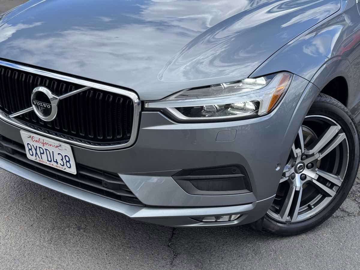 Used 2018 Volvo XC60 T6 Momentum w/ Convenience Package AWD/4WD image 3