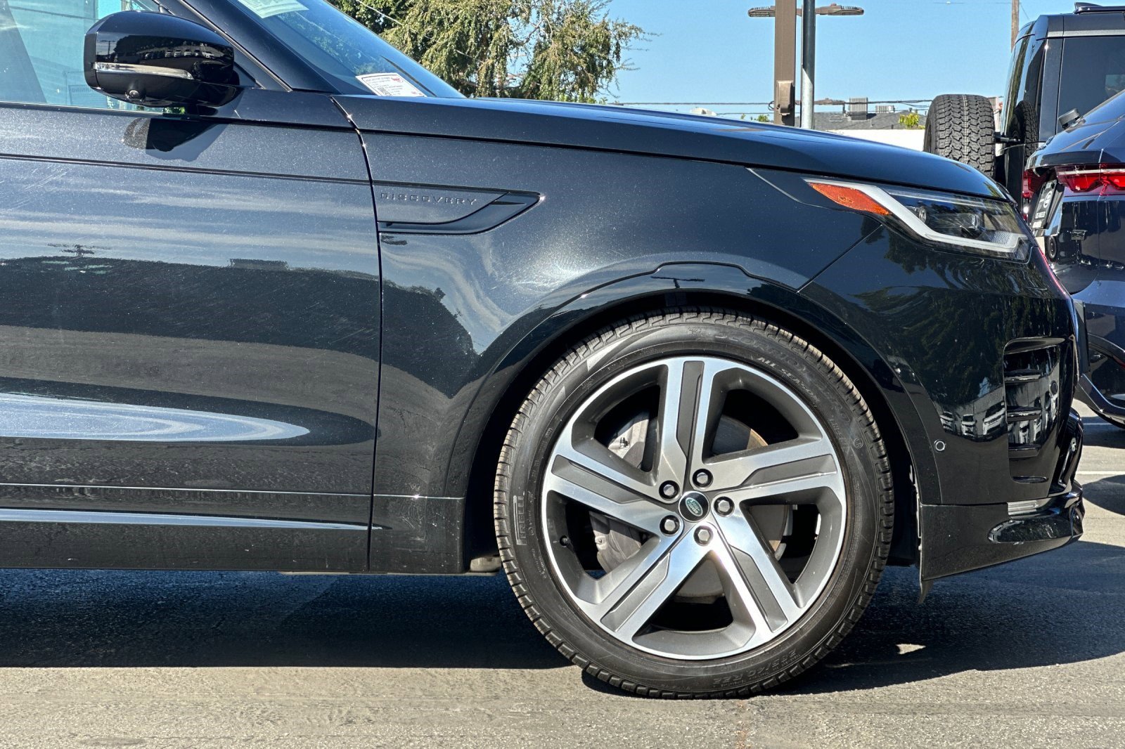 Used 2023 Land Rover Discovery S R-Dynamic image 37