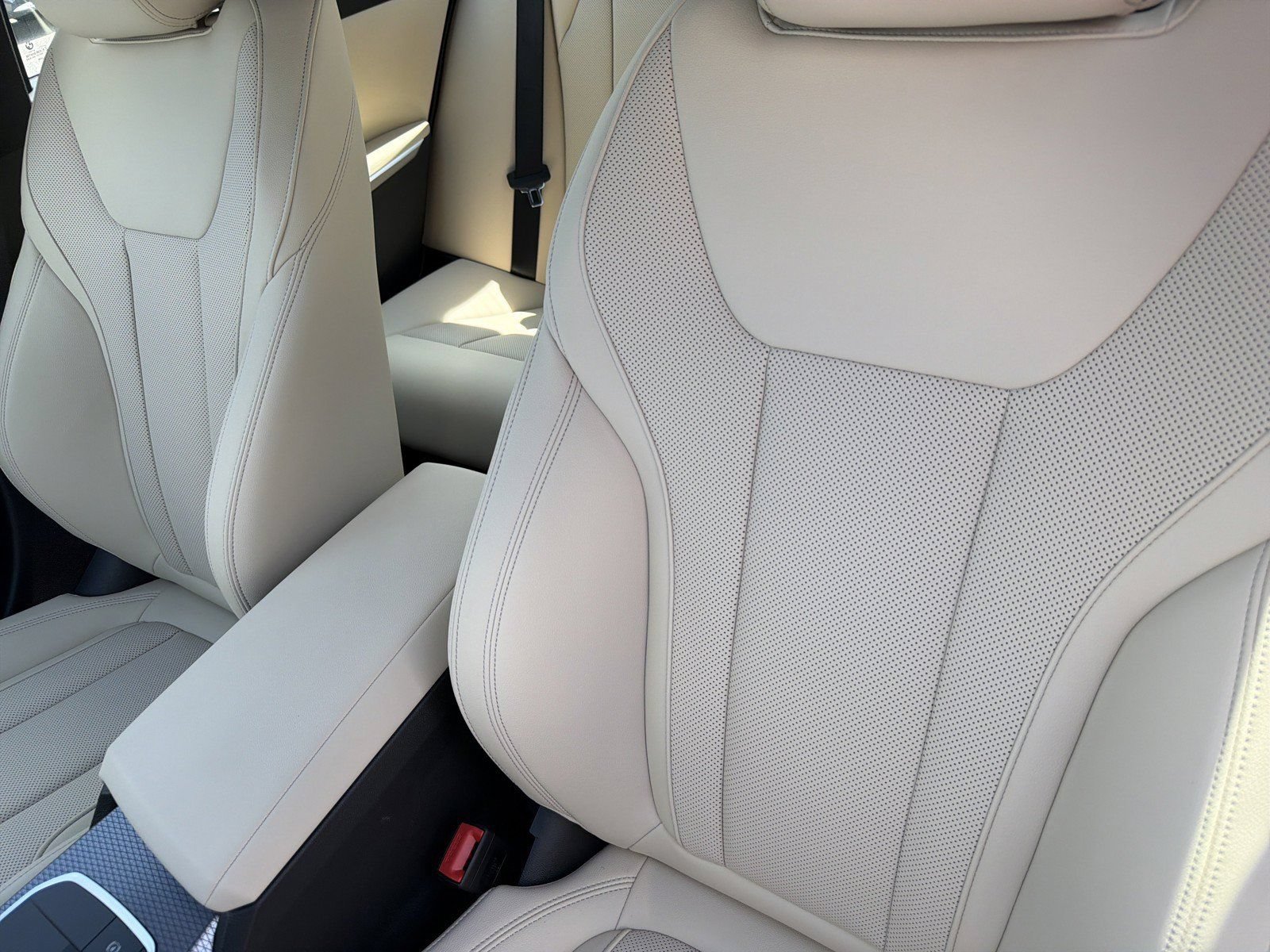 New 2026 BMW 330i Sedan w/ M Sport Package RWD image 23