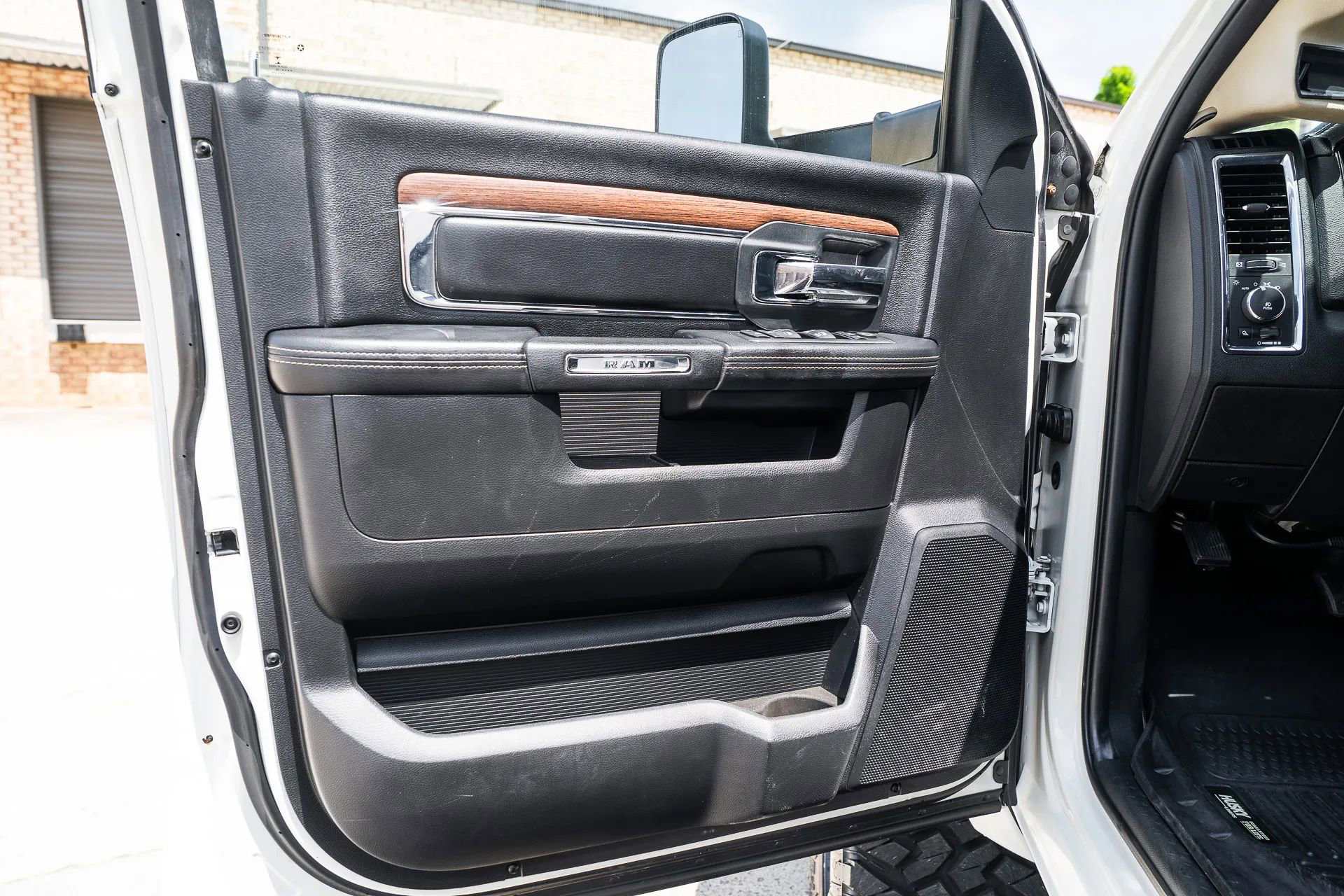 Used 2016 RAM 3500 Laramie w/ Sport Appearance Group AWD/4WD image 25