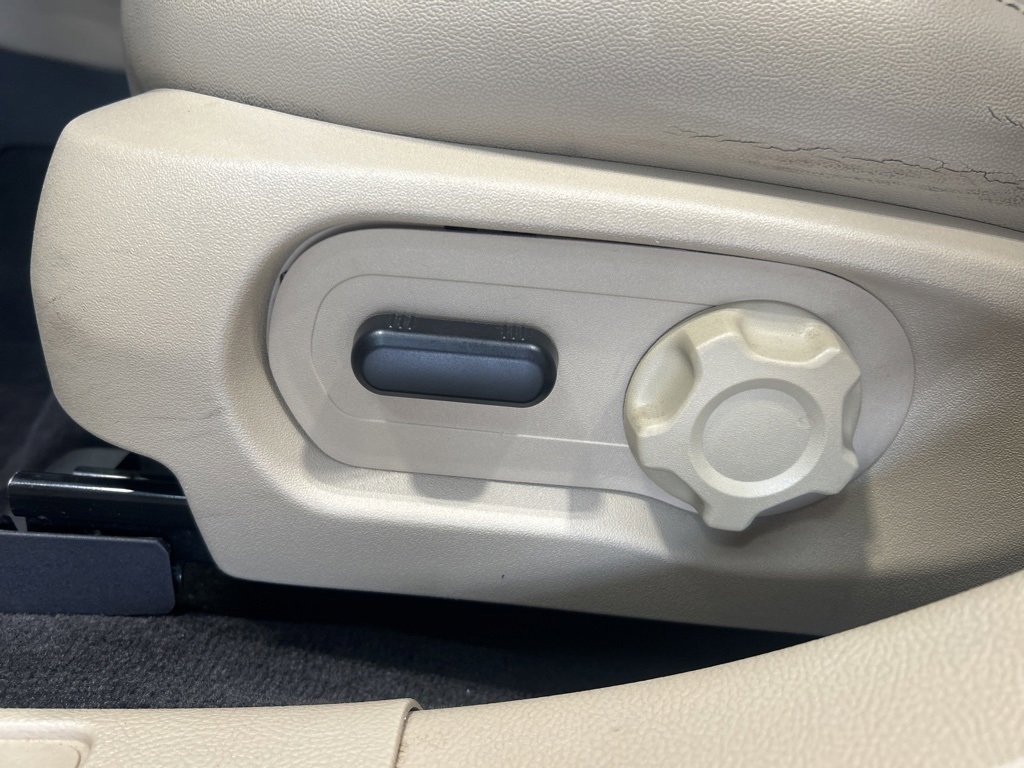 Used 2017 Ford Taurus SEL w/ Equipment Group 201A image 32