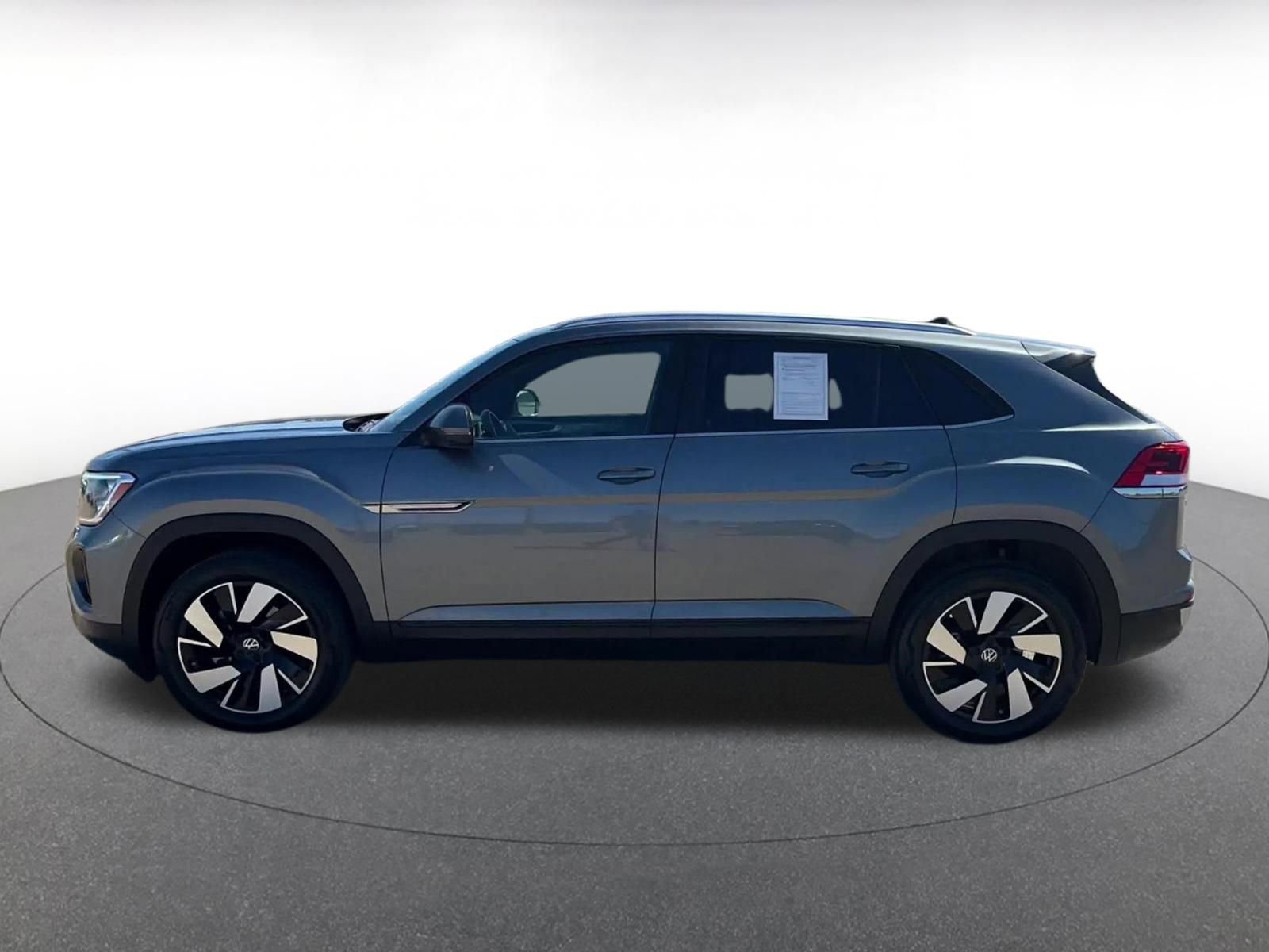 Used 2025 Volkswagen Atlas Cross Sport SE image 9