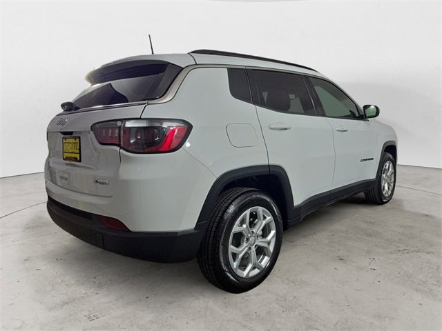 Used 2024 Jeep Compass Latitude image 5
