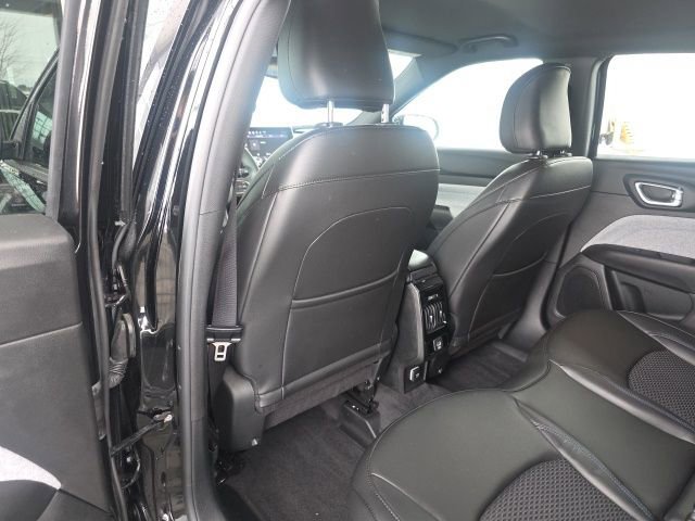 Used 2023 Jeep Compass Latitude image 17