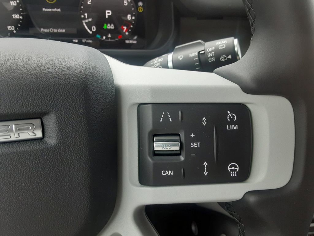 New 2024 Land Rover Defender 110 SE image 18