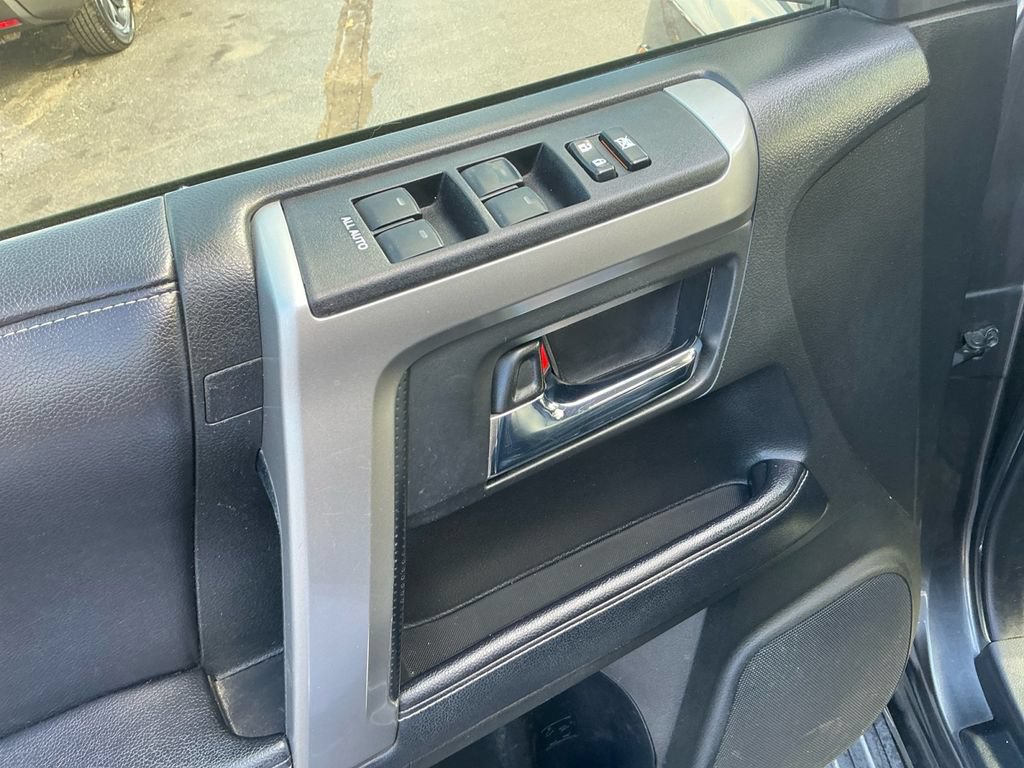 Used 2018 Toyota 4Runner SR5 Premium AWD/4WD image 16