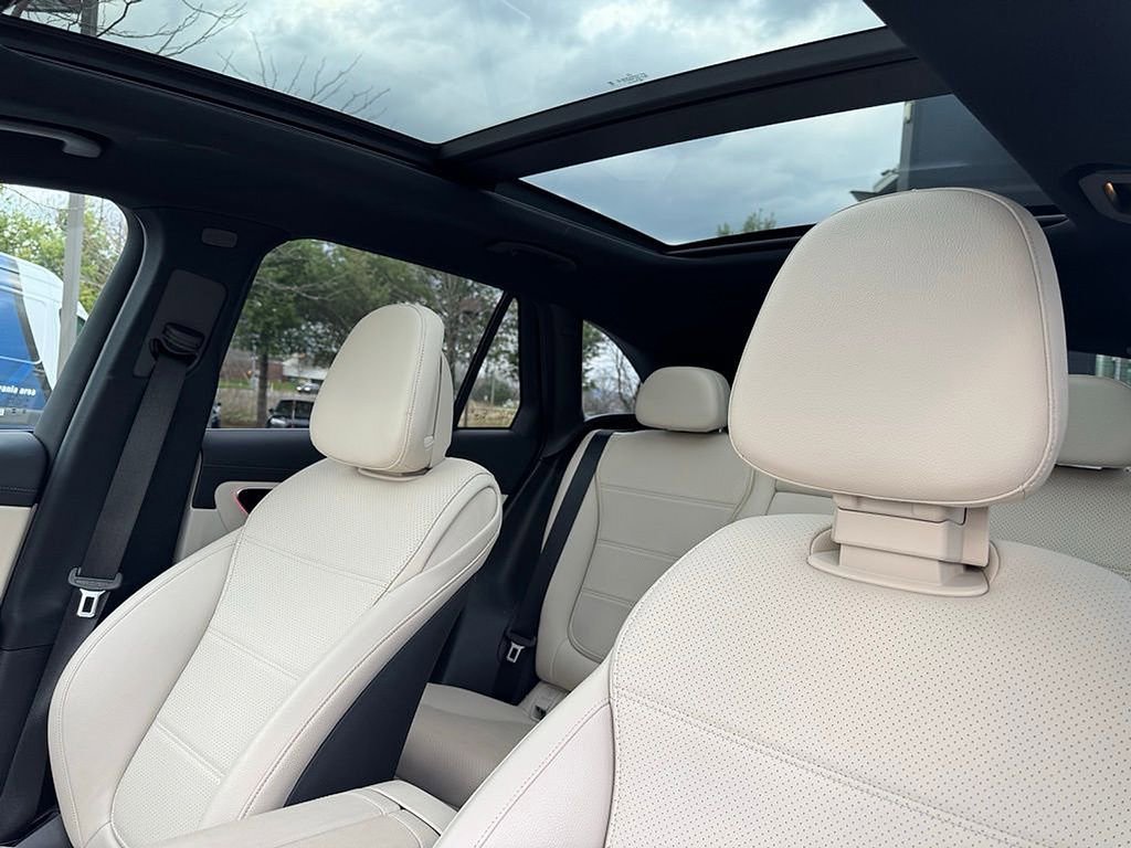 Used 2023 Mercedes-Benz GLC 300 4MATIC image 16