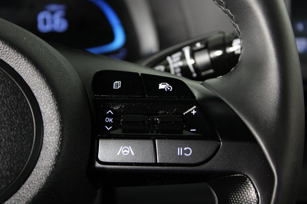 Certified 2025 Hyundai Elantra Sport image 24