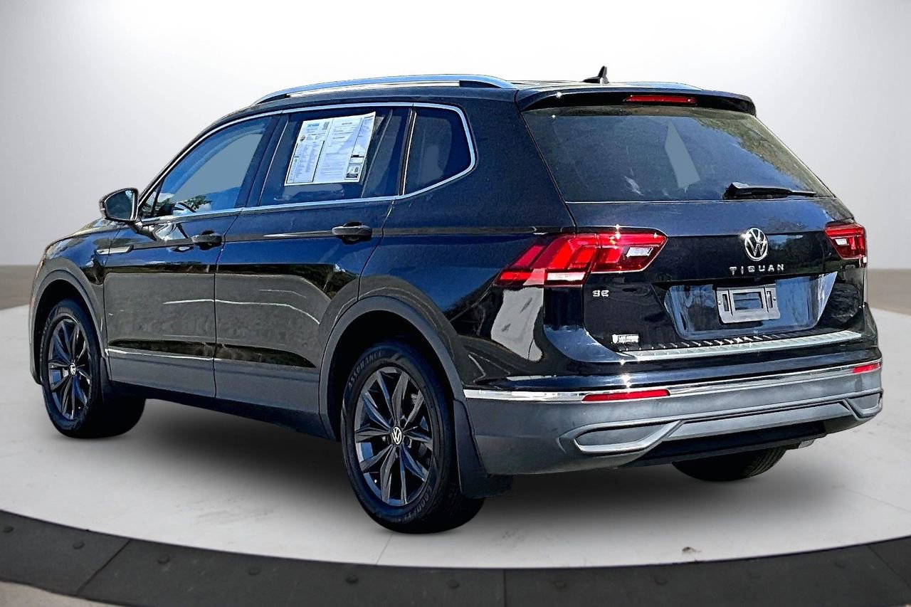 Used 2022 Volkswagen Tiguan SE w/ Panoramic Sunroof Package image 7