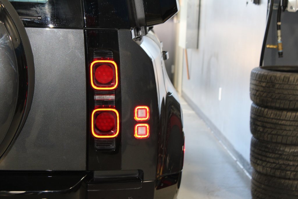 Used 2025 Land Rover Defender 110 X-Dynamic SE image 45