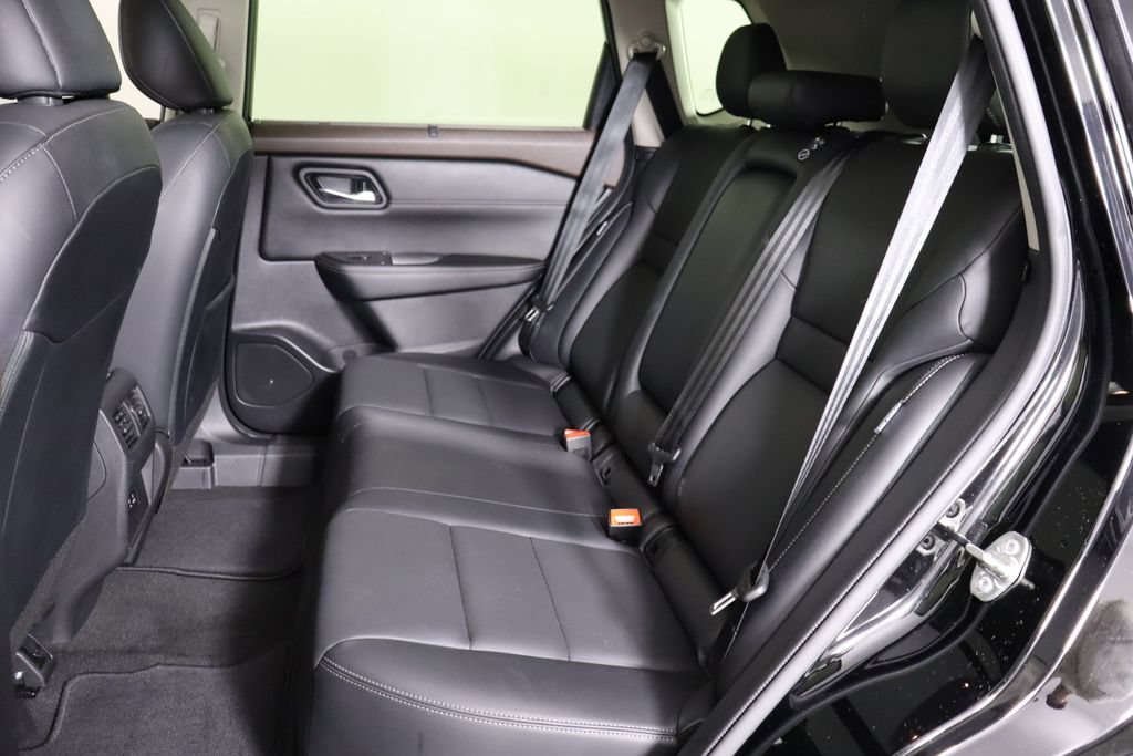 Used 2023 Nissan Rogue SV w/ SV Premium B Package FWD image 16