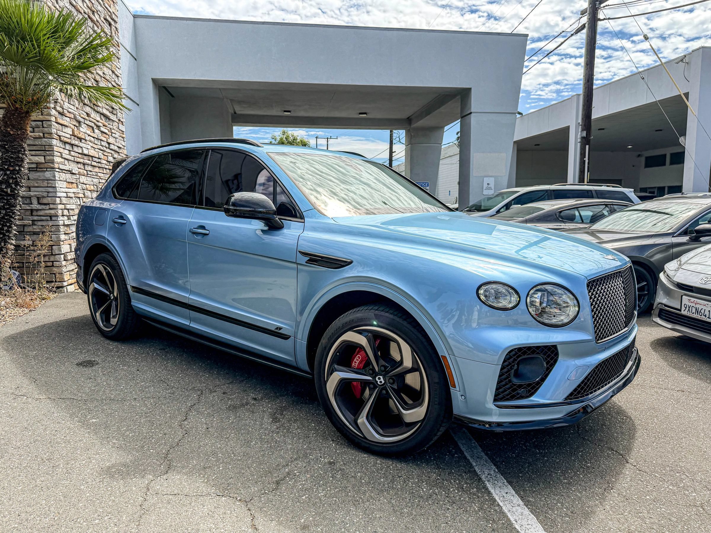 Used 2022 Bentley Bentayga AWD/4WD image 1