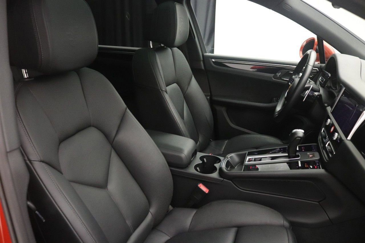 Used 2023 Porsche Macan Turbo image 30