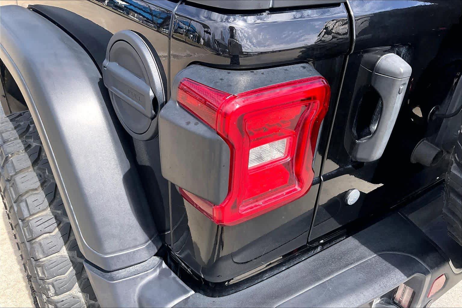 Used 2019 Jeep Wrangler Unlimited Rubicon w/ Dual Top Group AWD/4WD image 27