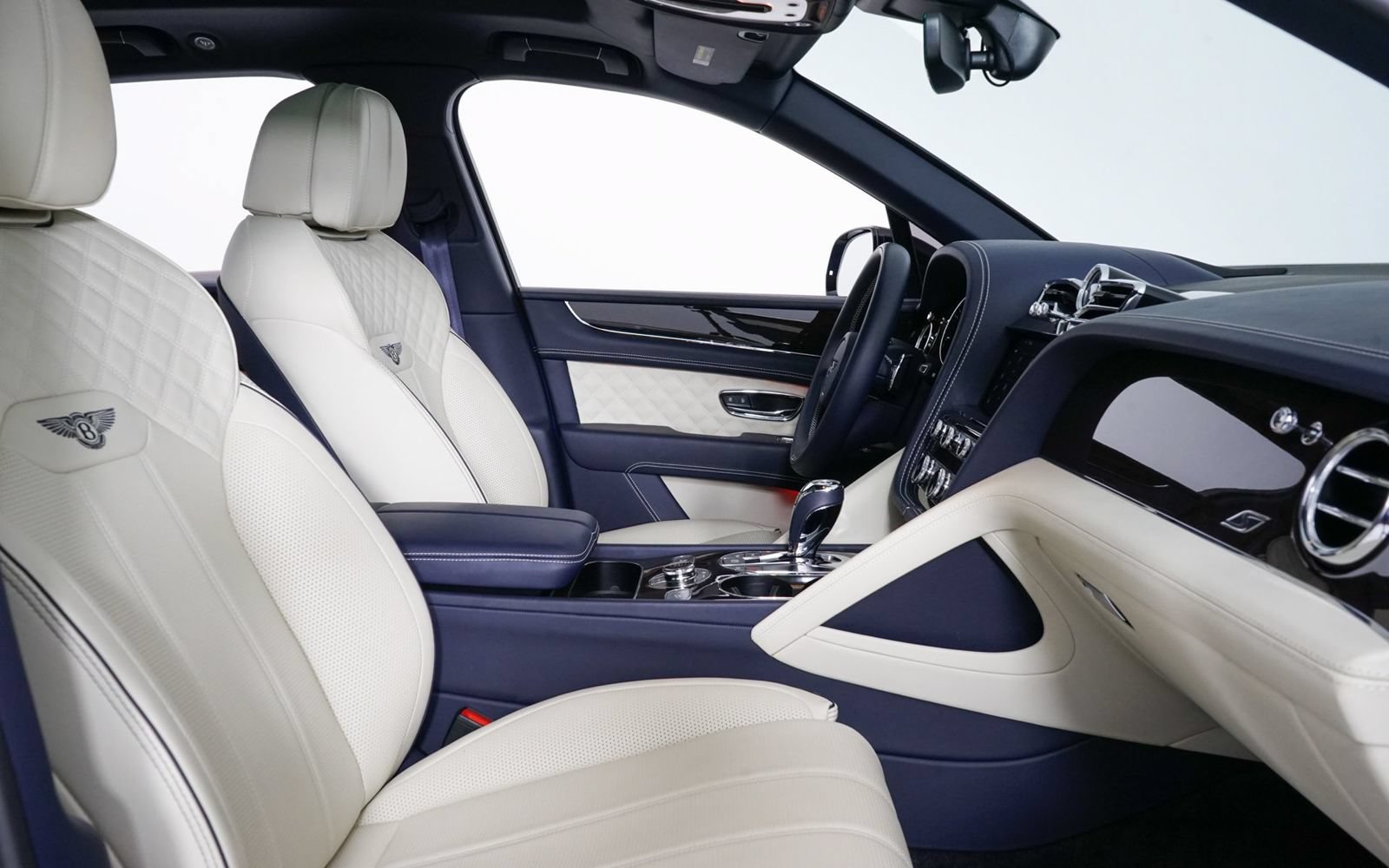 Used 2022 Bentley Bentayga AWD/4WD image 29