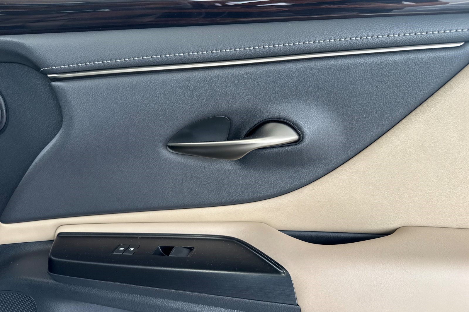 Certified 2020 Lexus ES 300h w/ Premium Package FWD image 21