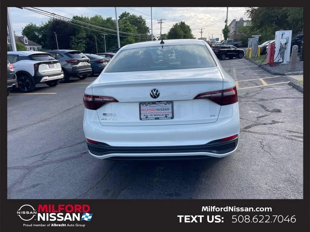 Used 2023 Volkswagen Jetta SE FWD image 4