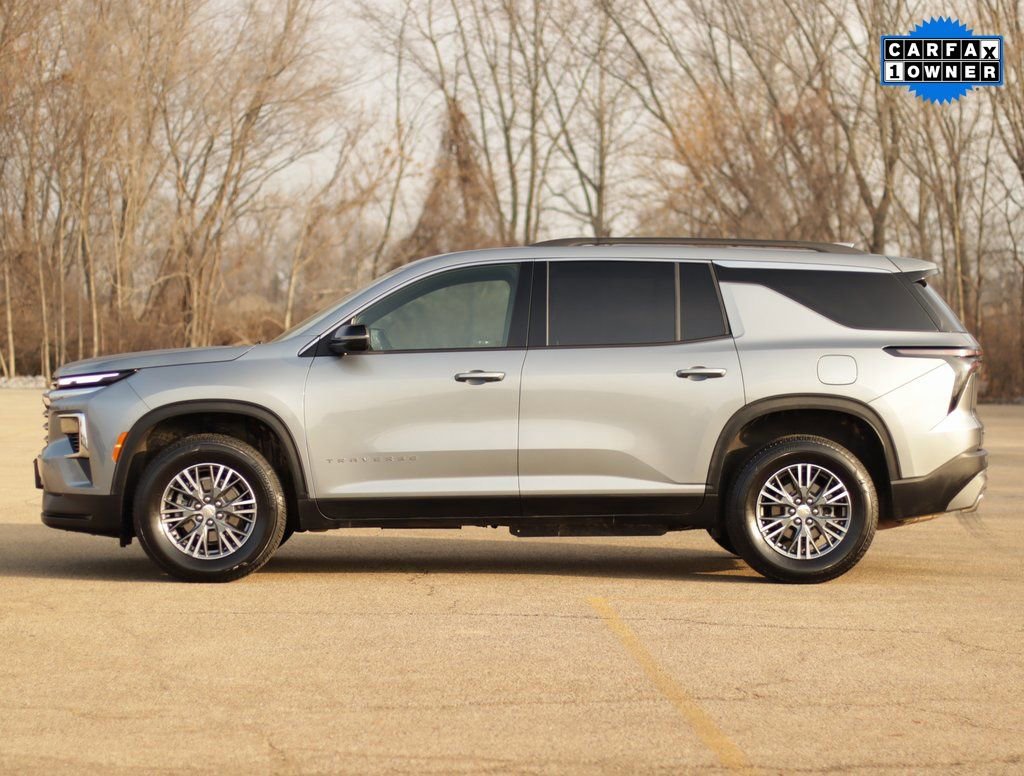 Used 2025 Chevrolet Traverse LT image 4