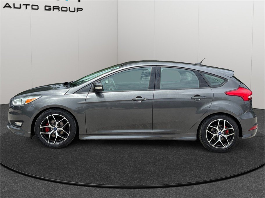 Used 2015 Ford Focus SE w/ SE Sport Package FWD image 5