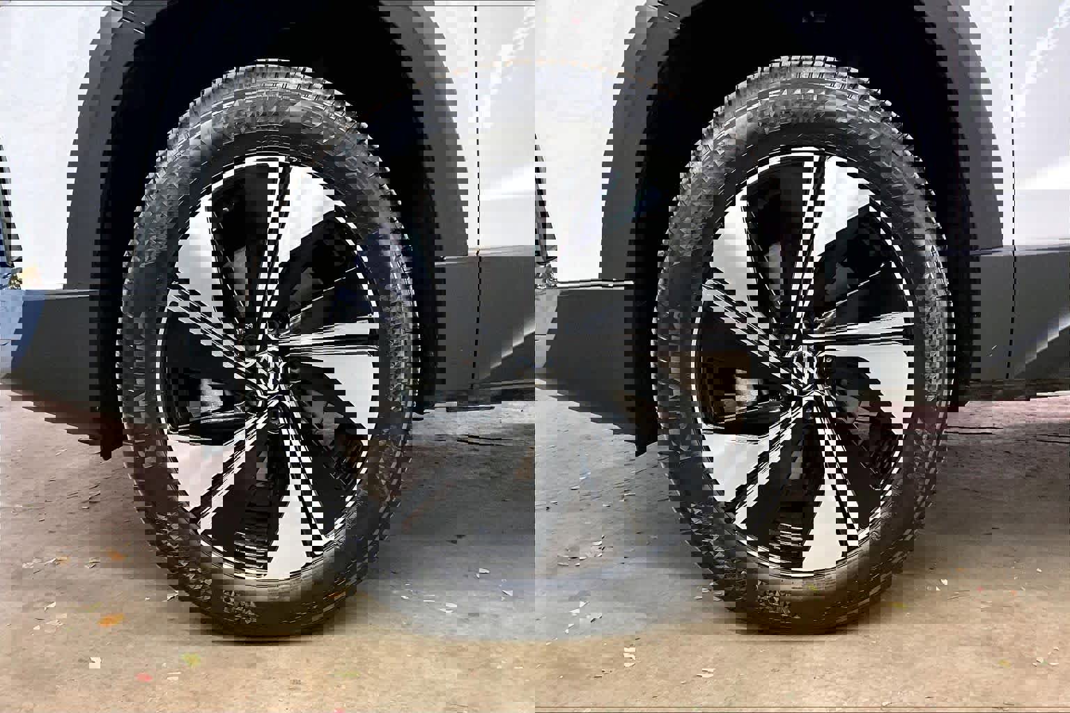 Used 2025 Volkswagen Taos SE image 12