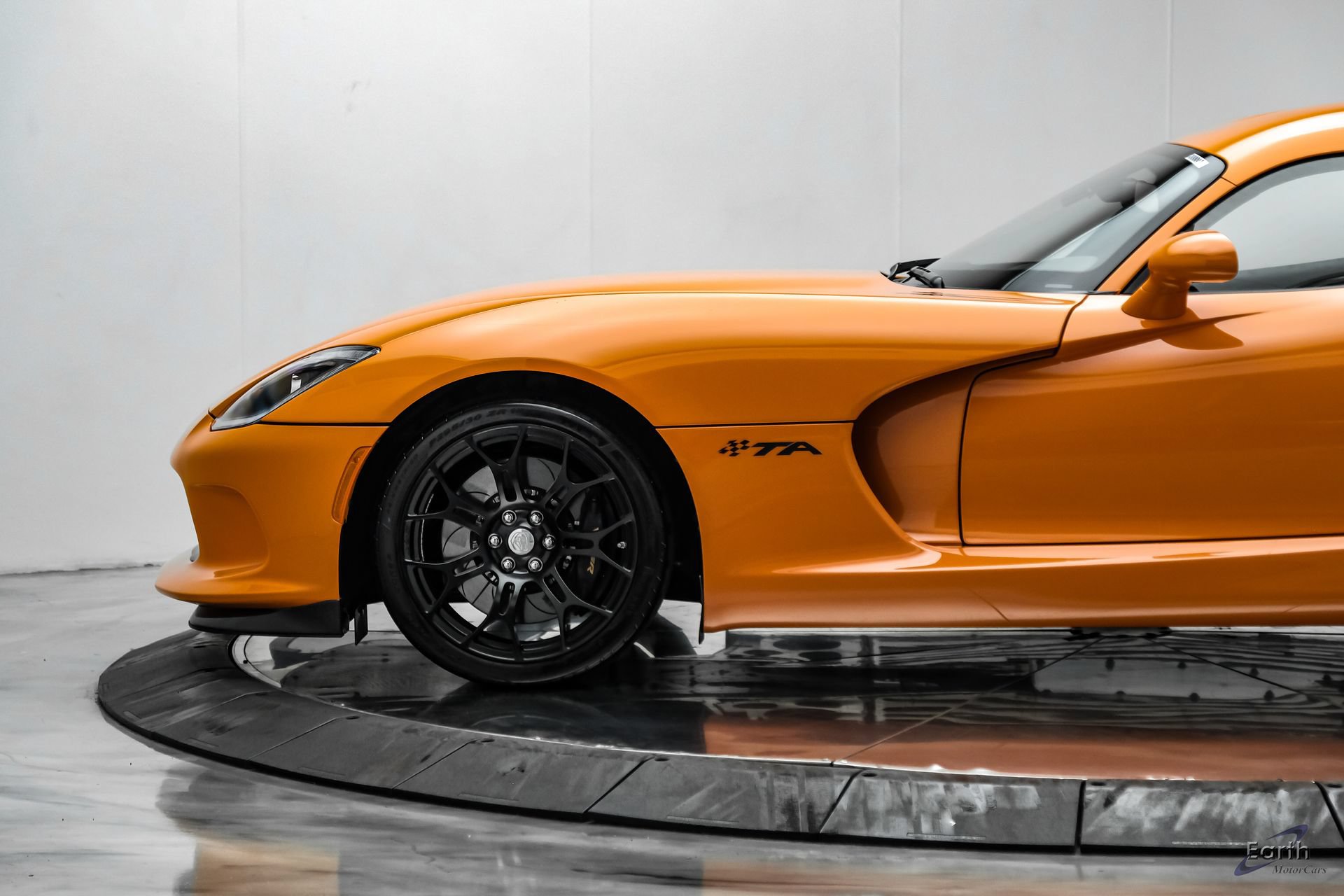 Used 2014 SRT Viper SRT-10 RWD image 9