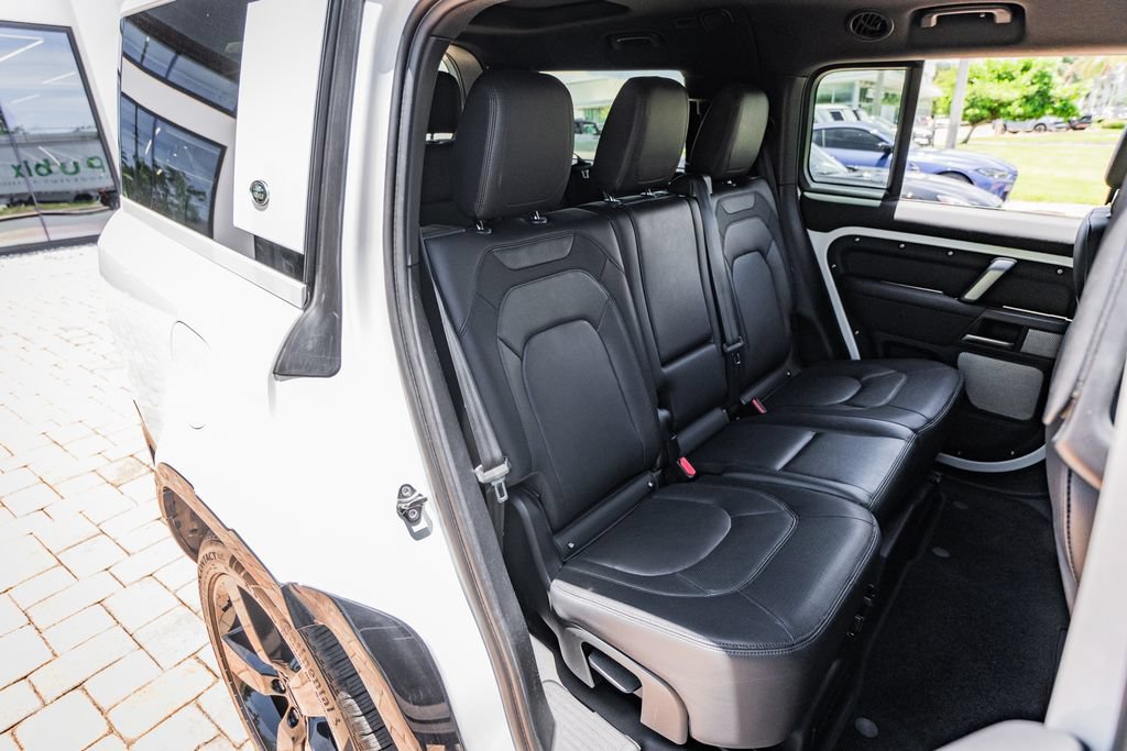 Used 2024 Land Rover Defender 130 X-Dynamic SE AWD/4WD image 38