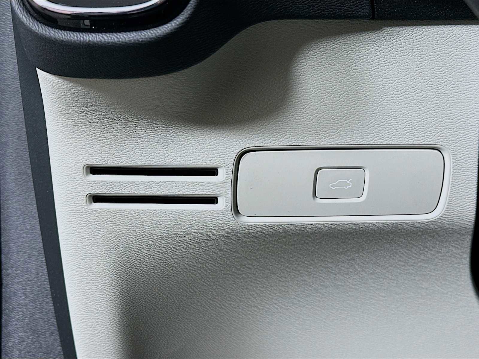 New 2026 Volvo XC40 B5 Plus w/ Protection Package Premier image 10