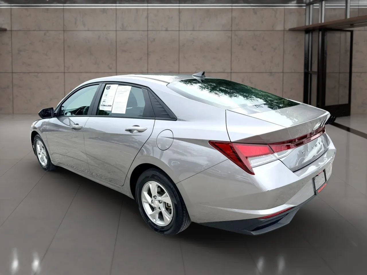 Used 2023 Hyundai Elantra SE FWD image 5