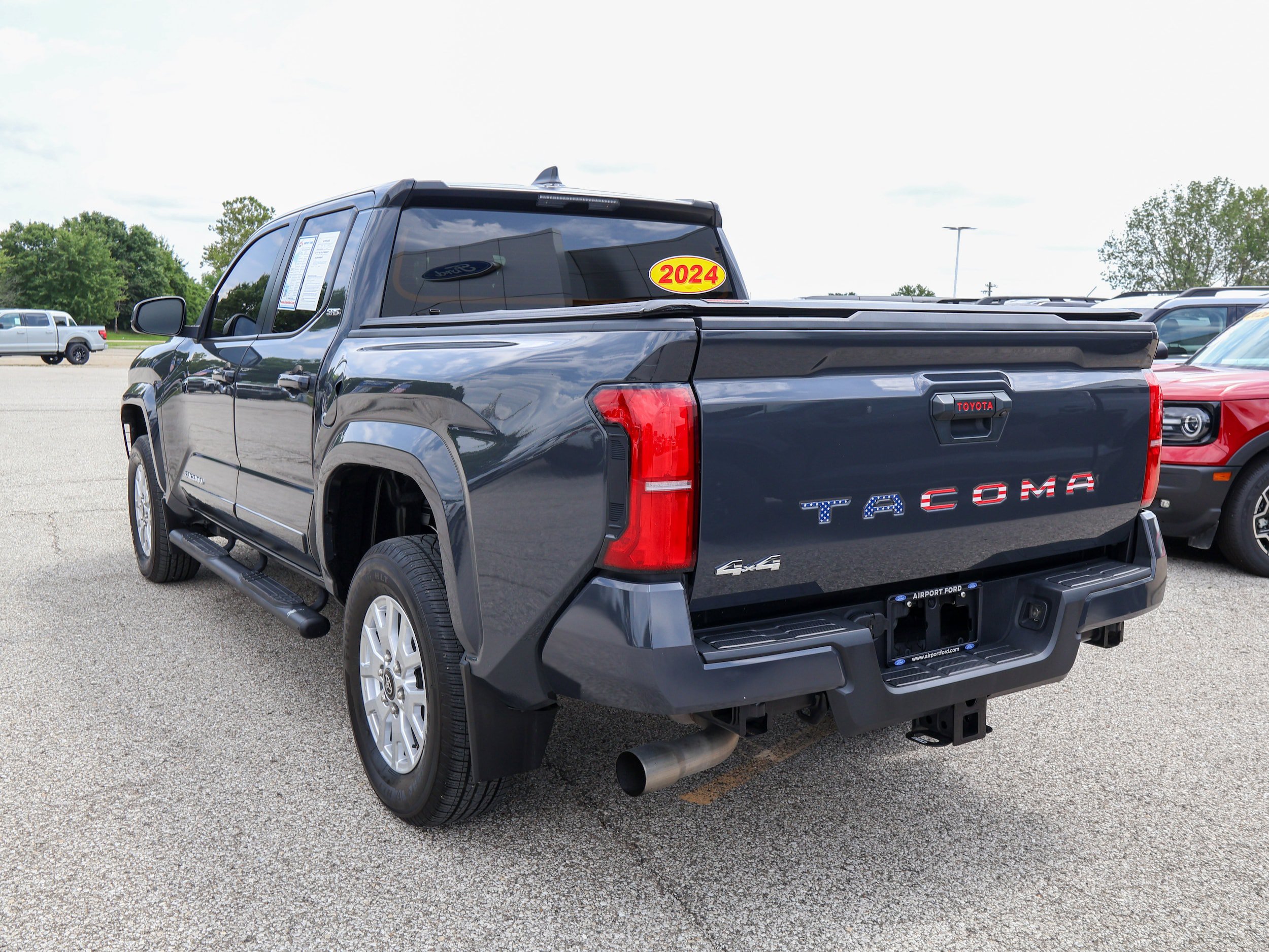 Used 2024 Toyota Tacoma SR5 AWD/4WD image 3