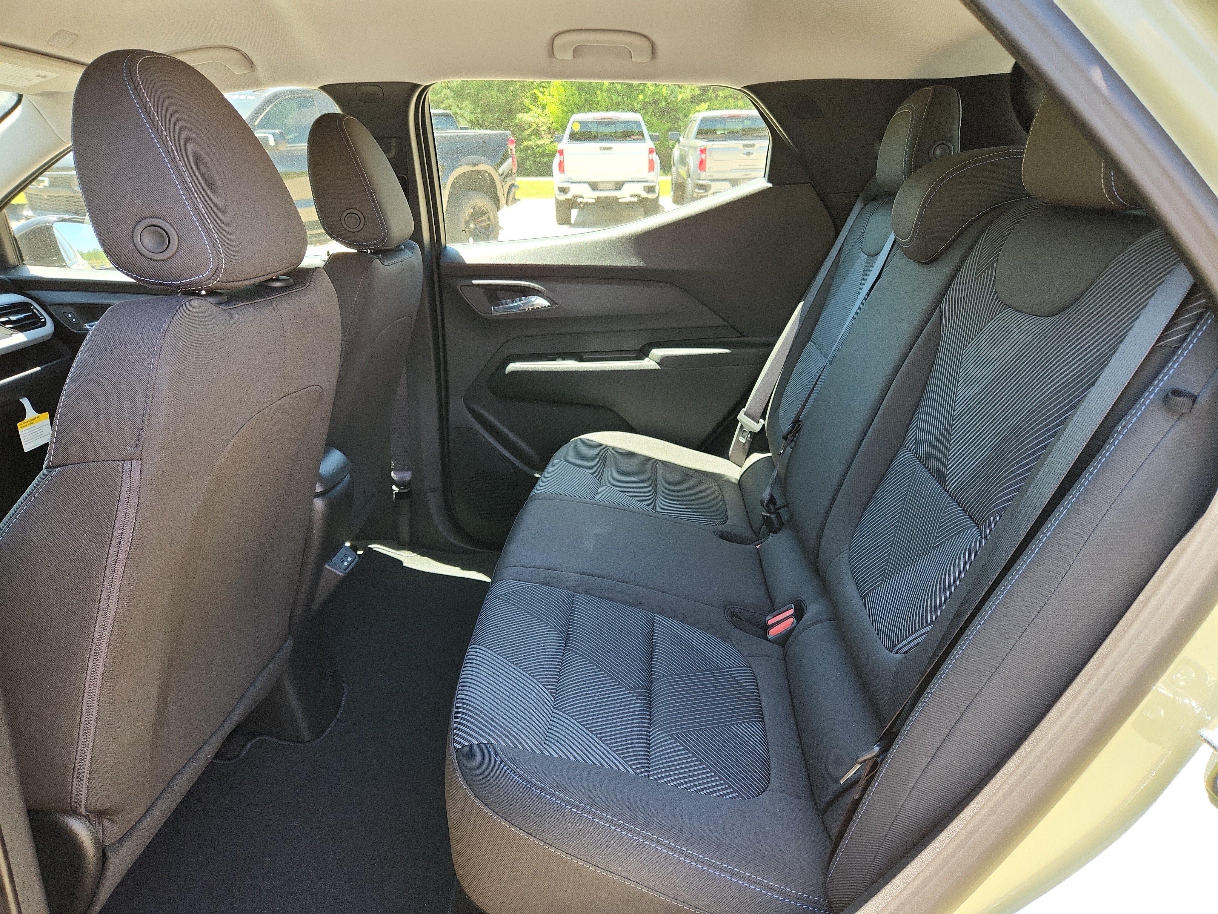 New 2027 Chevrolet Bolt LT w/ Comfort Package FWD image 18