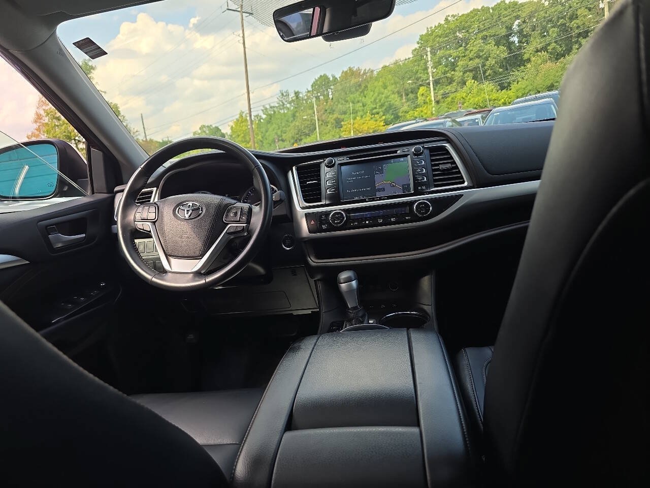 Used 2018 Toyota Highlander XLE AWD/4WD image 25