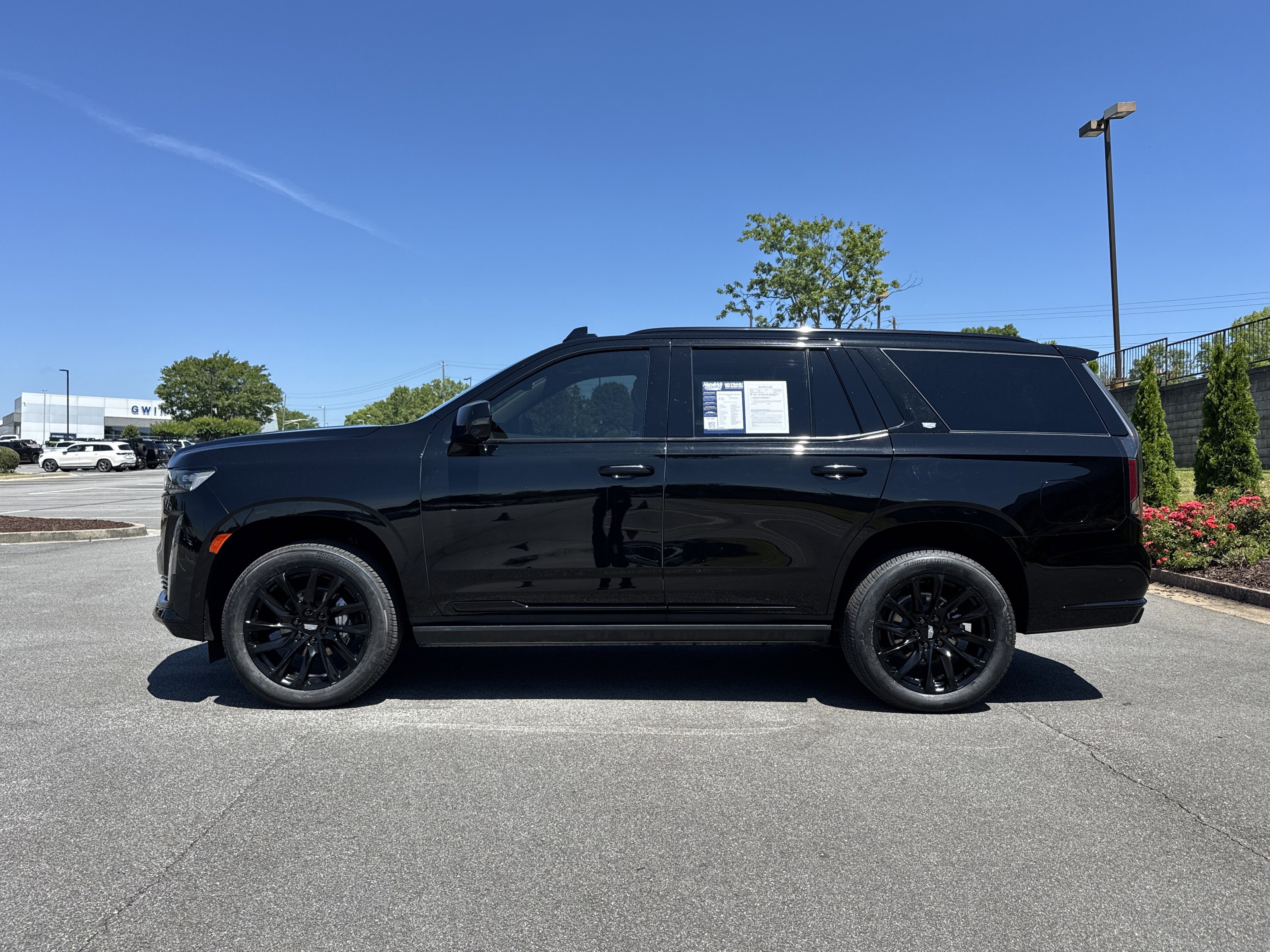 Used 2023 Cadillac Escalade Sport w/ LPO, ONYX Package AWD/4WD image 7