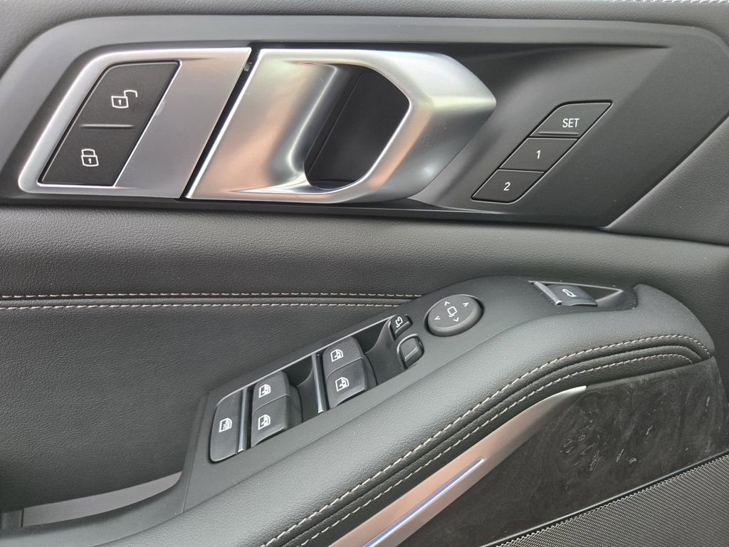 New 2026 BMW X5 xDrive50e w/ Executive Package image 25