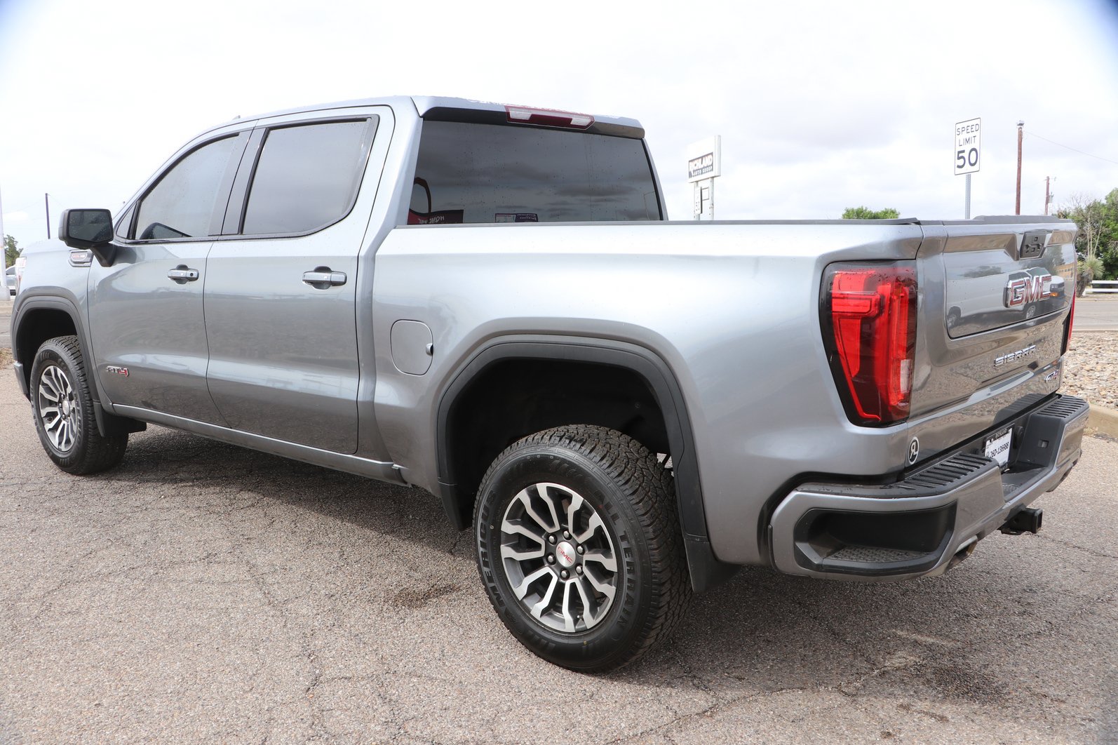 Used 2022 GMC Sierra 1500 AT4 AWD/4WD image 5