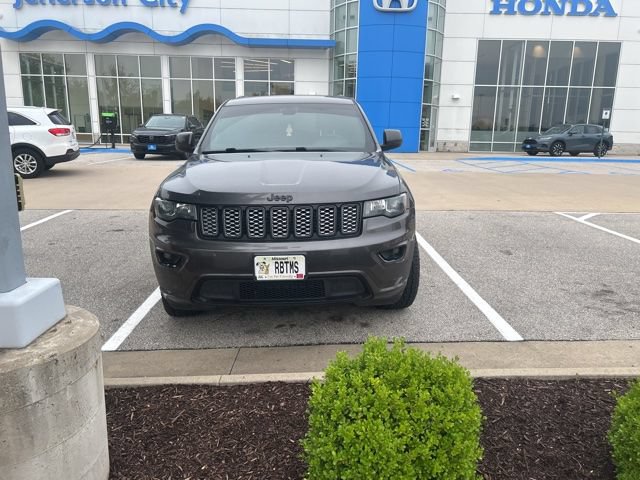 Used 2019 Jeep Grand Cherokee Altitude AWD/4WD image 3