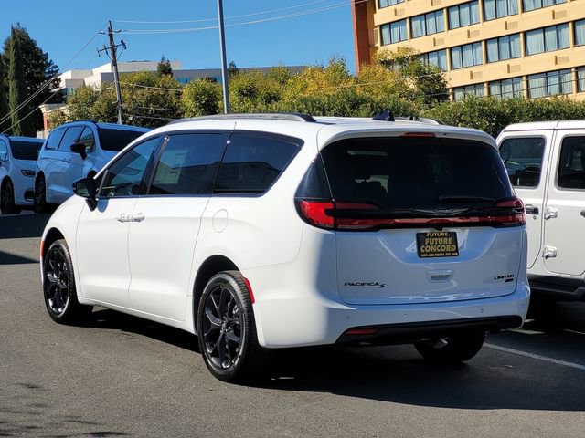 New 2026 Chrysler Pacifica Limited w/ S Appearance Package image 5