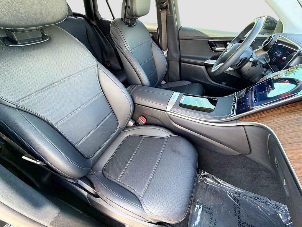Used 2025 Mercedes-Benz GLC 350e 4MATIC image 15